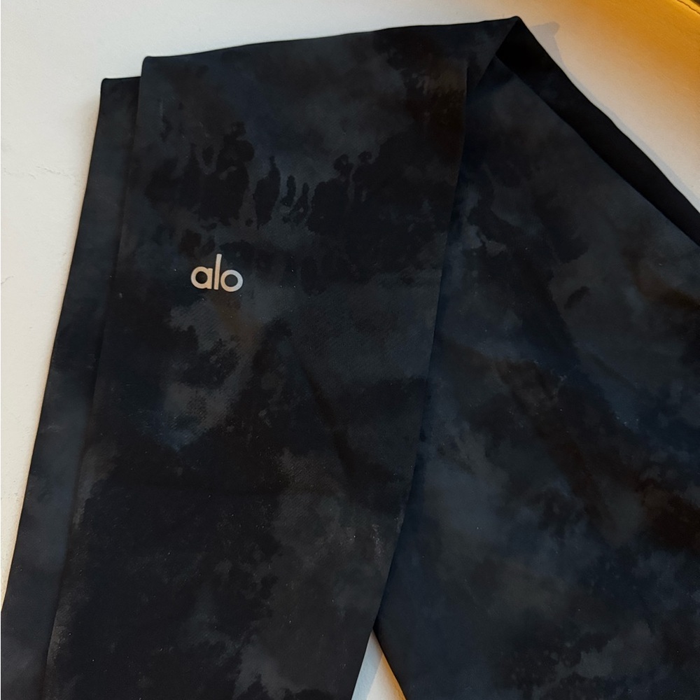 Alo 7/8 high waist leggings, black and gray print, size S